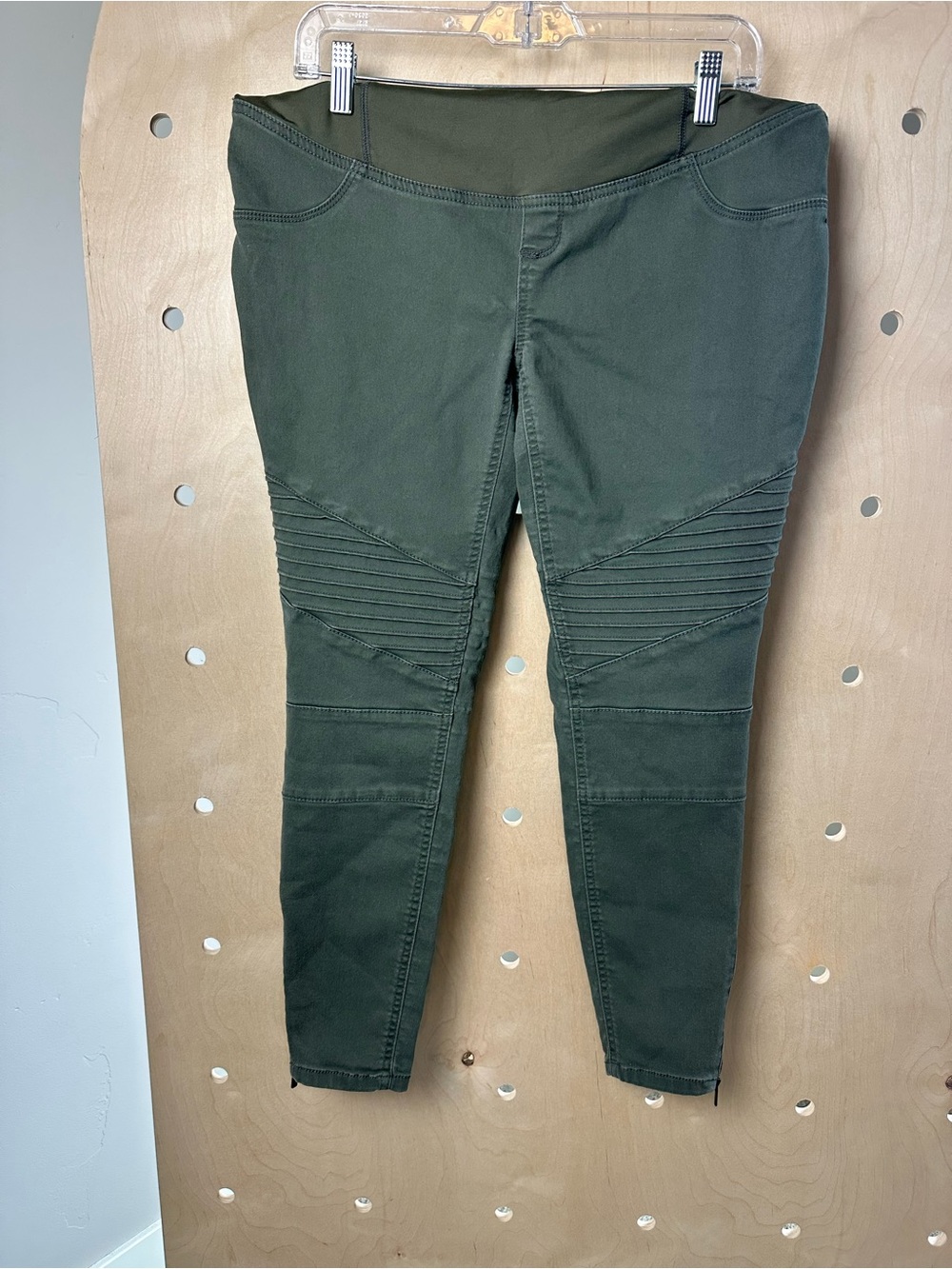Isabel Maternity by Ingrid & Isabel Olive Green Moto Jeggings Size 6 Over Belly - Picture 3 of 8